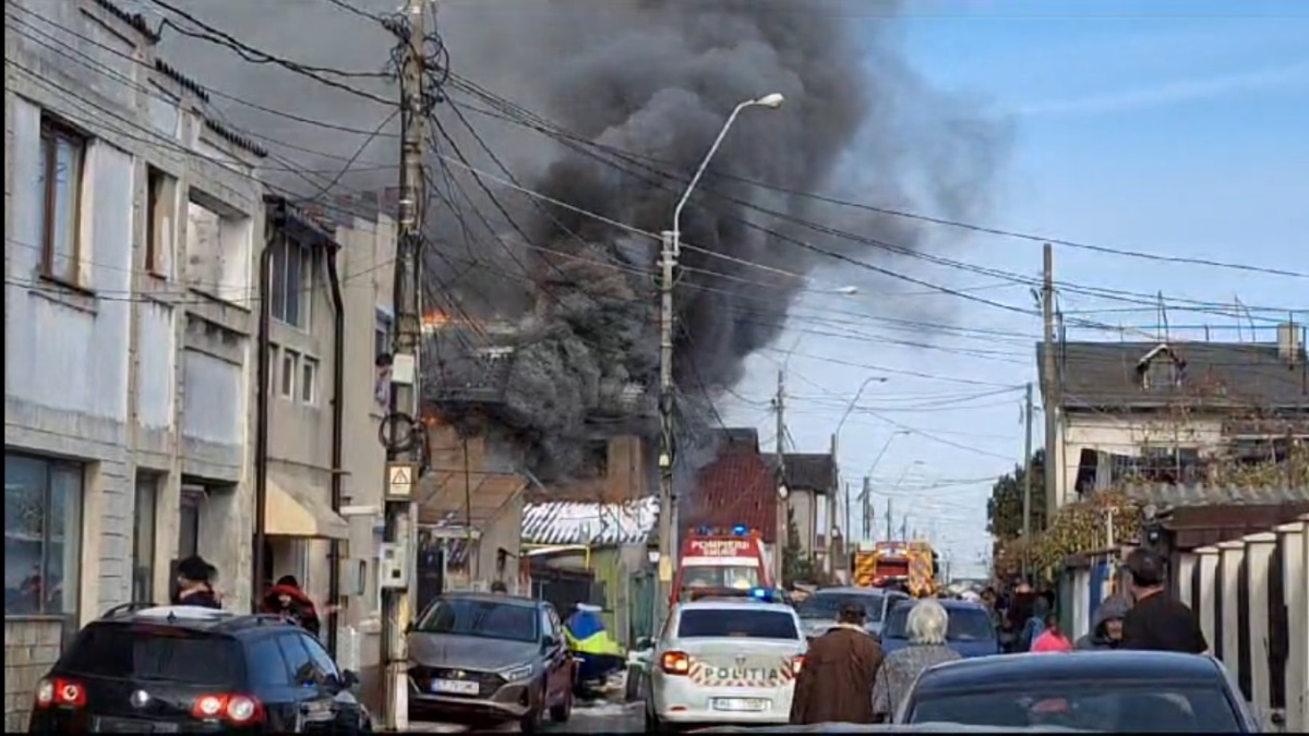 Video Incendiu La O Cas De Pe Strada Ghiculescu Din Constan A Focul A